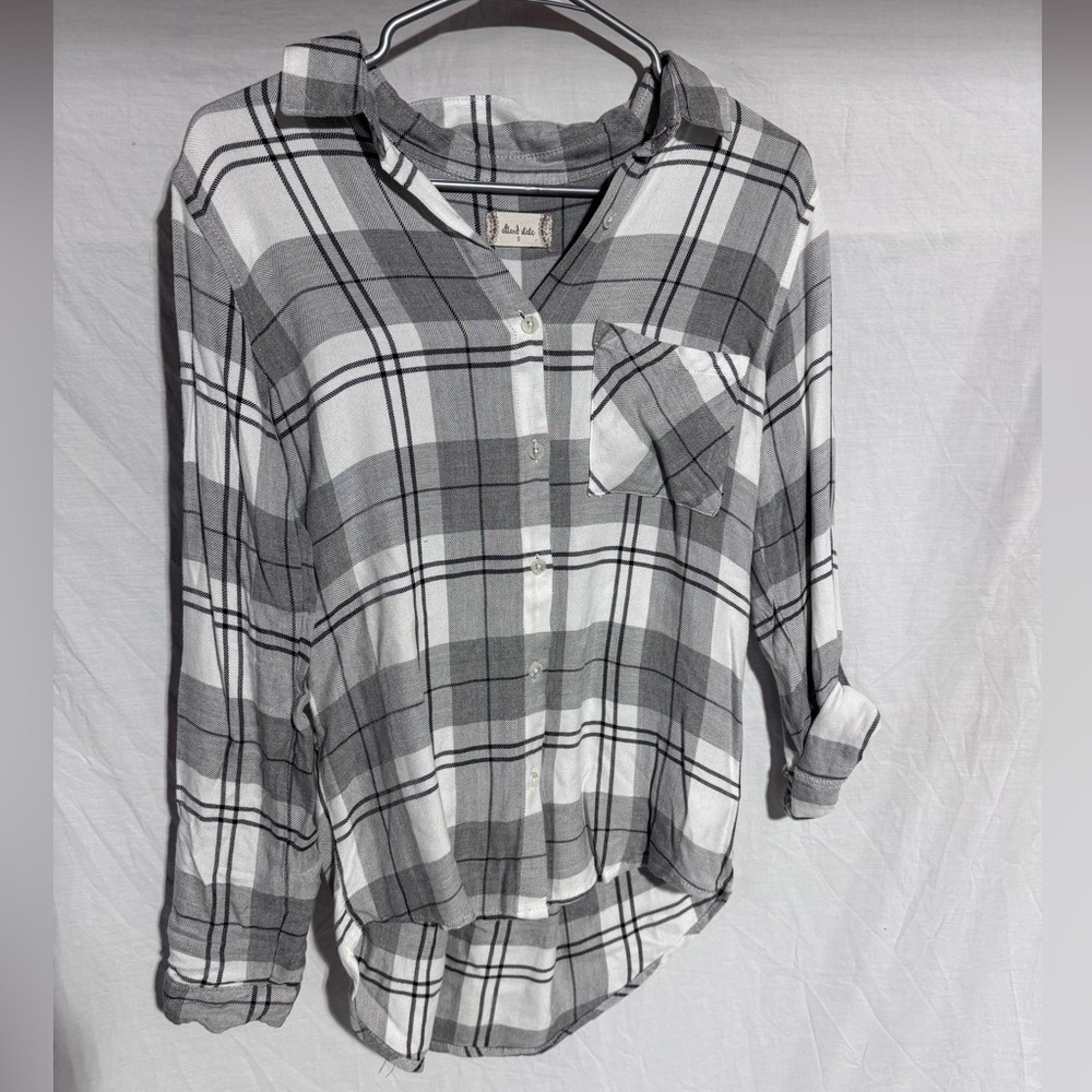 Altar’d State gray and white flannel tab sleeve blouse Size Small
